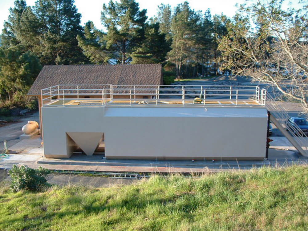 Rectangular package plant above ground