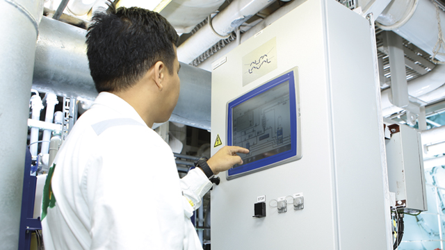 阿法拉伐專家進行檢測設備-Alfa Laval experts conduct testing equipment
